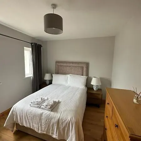 Snug Centrally Located شقة غالواي